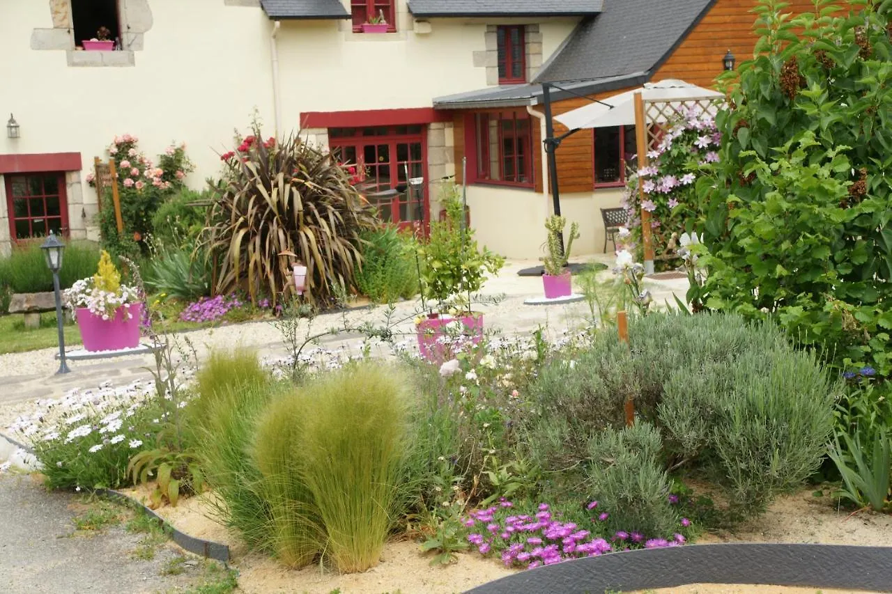 Les Logis De Ste Croix Bed & Breakfast Josselin 0*,  France