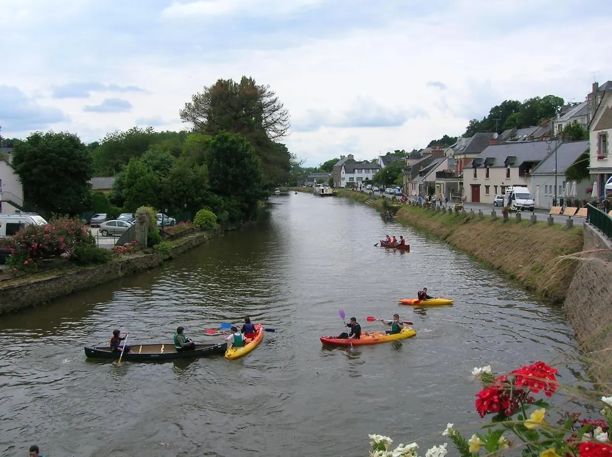 Les Logis De Ste Croix Bed & Breakfast Josselin