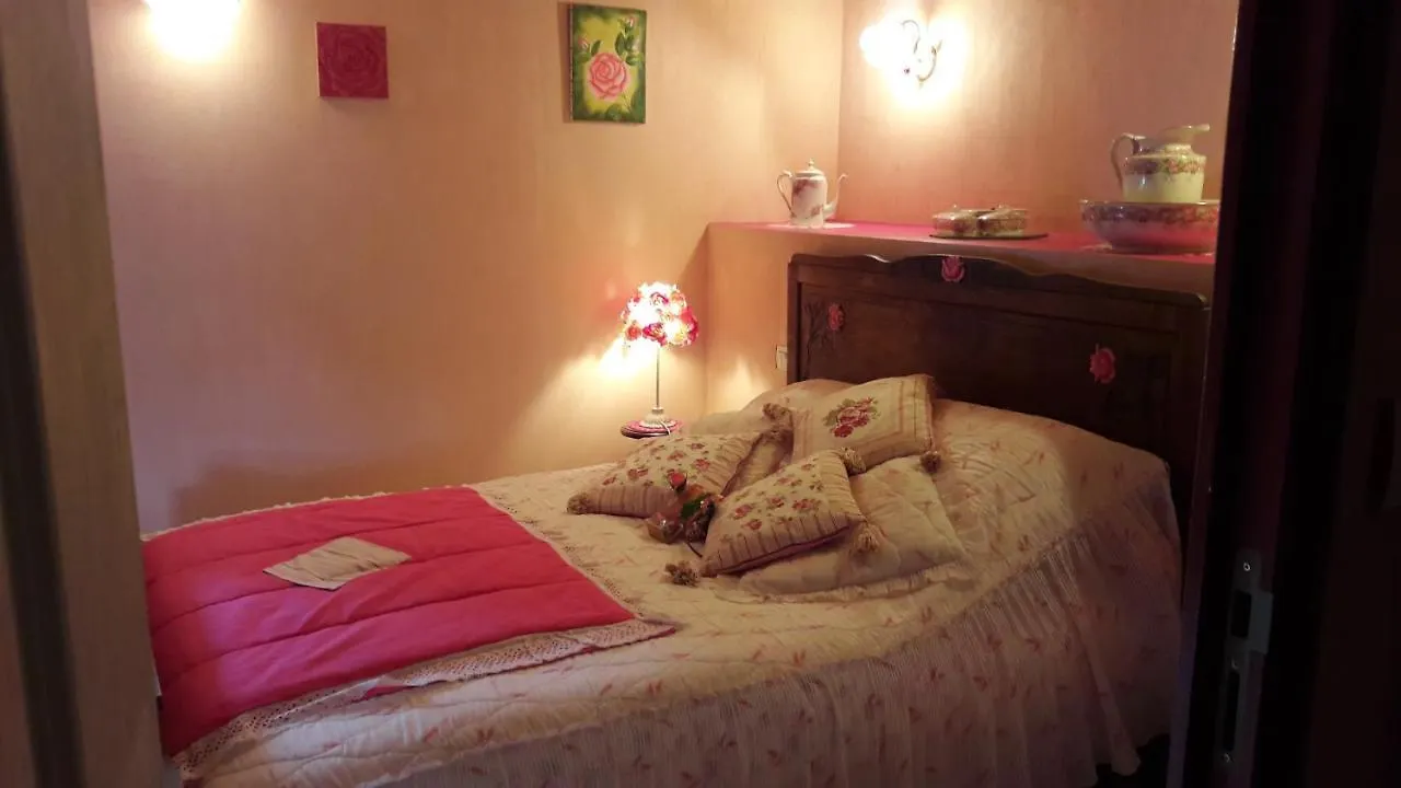Les Logis De Ste Croix Bed & Breakfast Josselin
