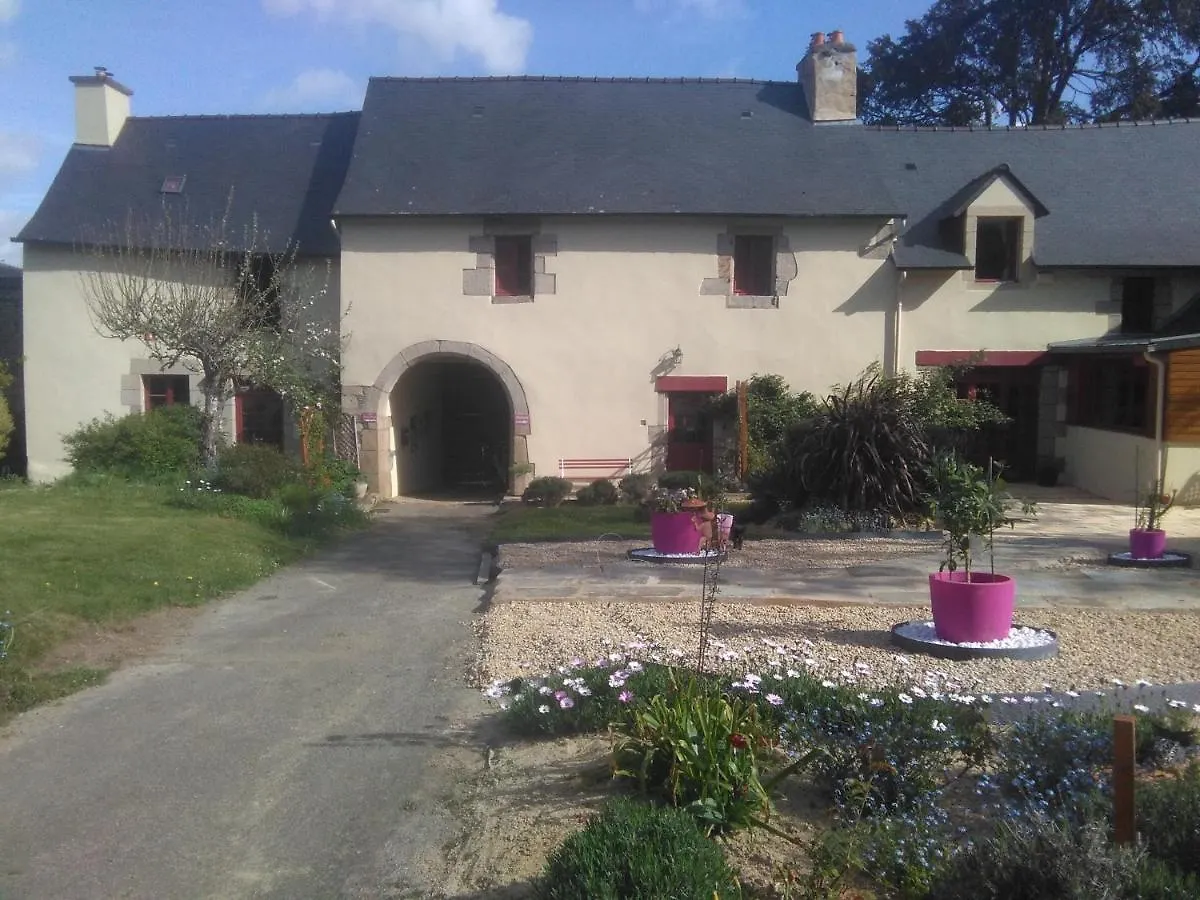 Les Logis De Ste Croix Bed & Breakfast Josselin 0*,  France