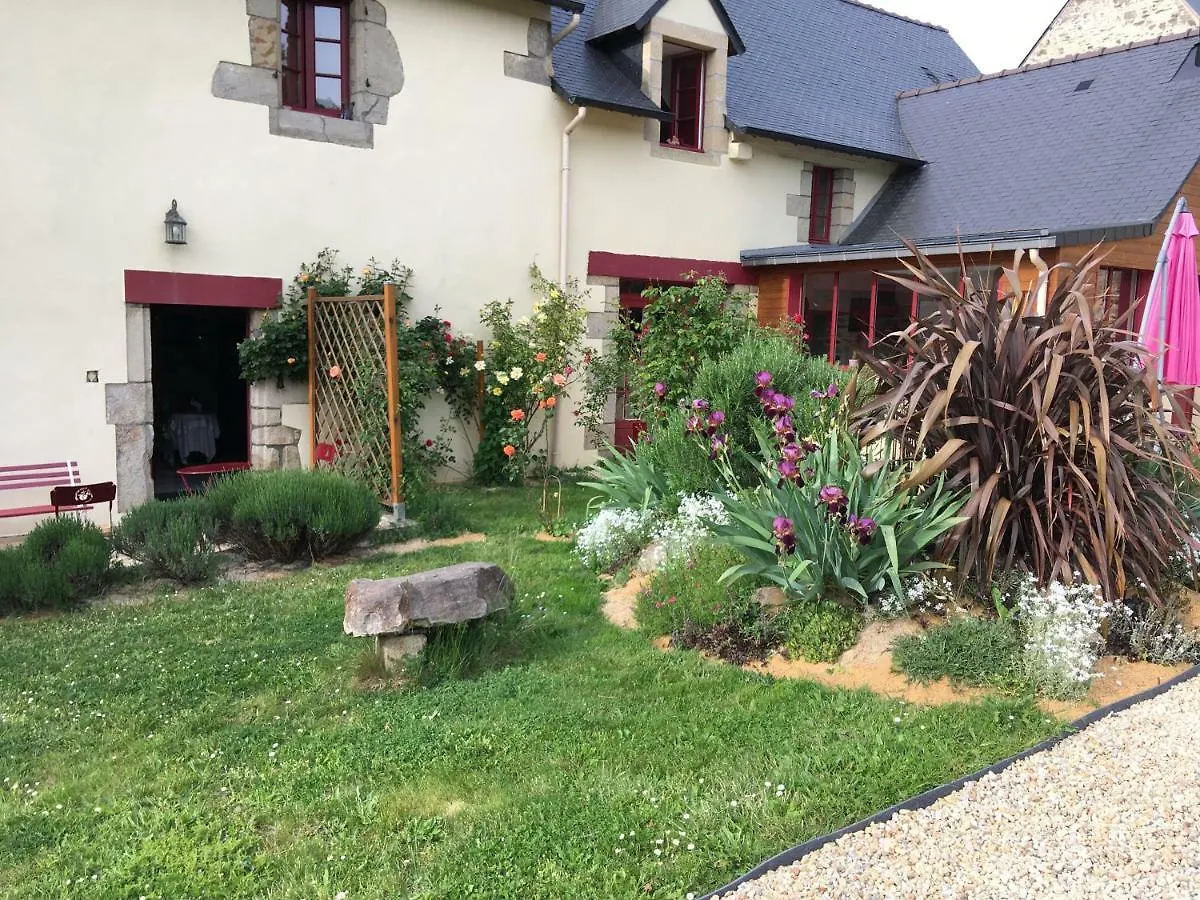 Les Logis De Ste Croix Bed & Breakfast Josselin 0*,  France